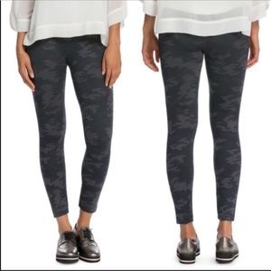 Spanx Look At Me Now Seamless Leggings